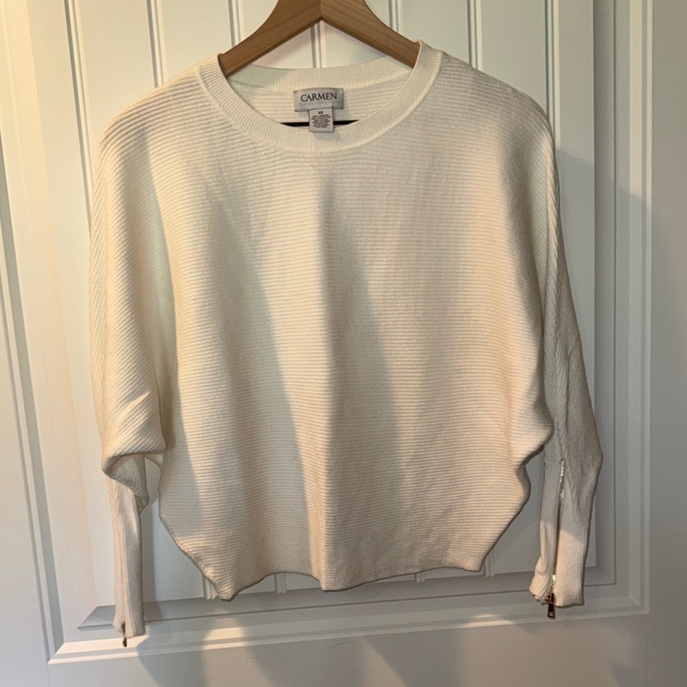 Carmen Marc Valvo White Crewneck Sweater with Relaxed Fit